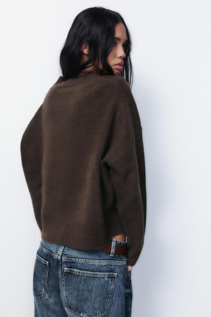 OEM Classic Brown Knit Sweater – Custom Wholesale, Bulk Manufacturing & Custom Design