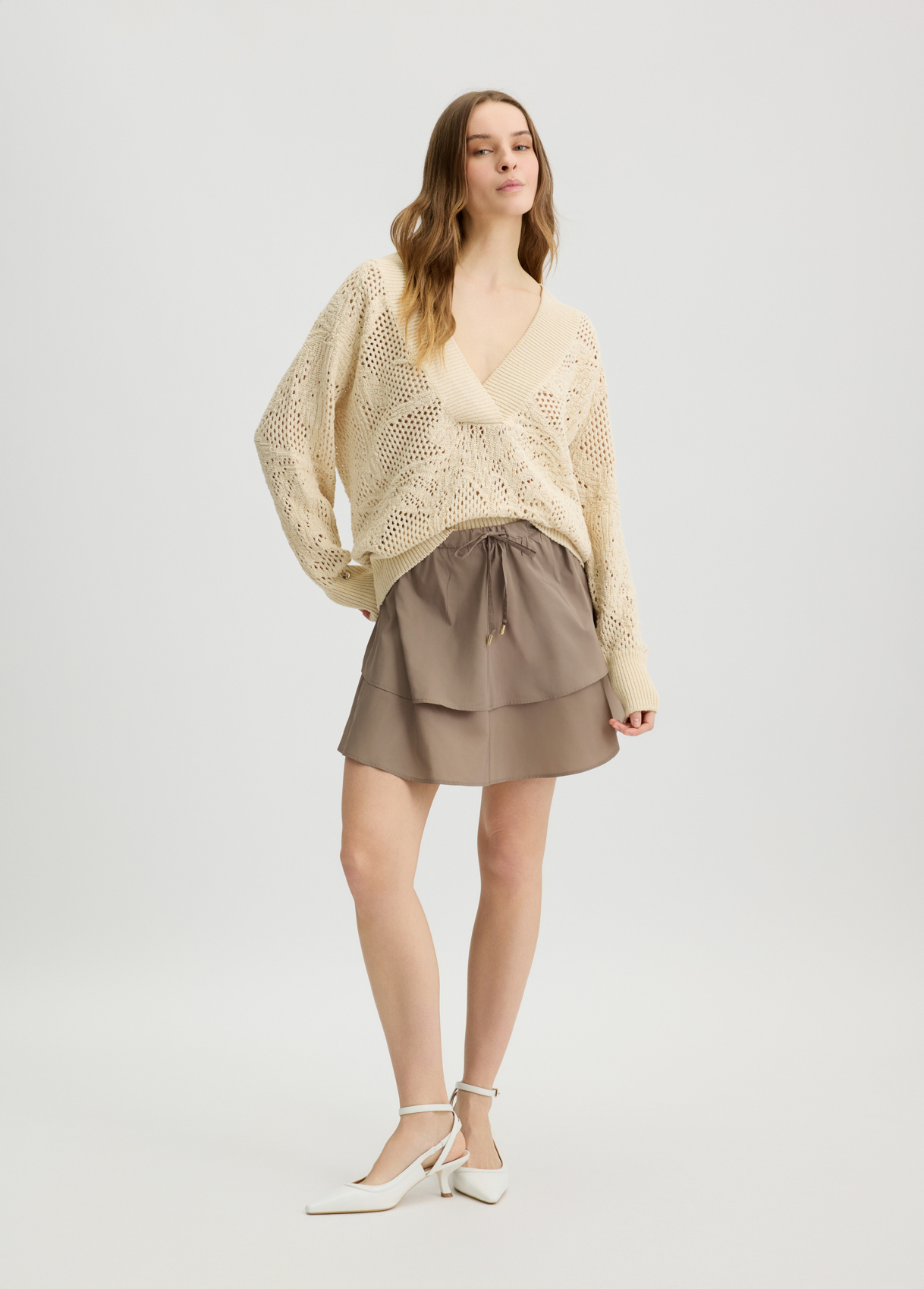 OEM Women's Cream Knit V-Neck Sweater – Oversized Breathable Knit Top for Wholesale & Custom Manufacturing