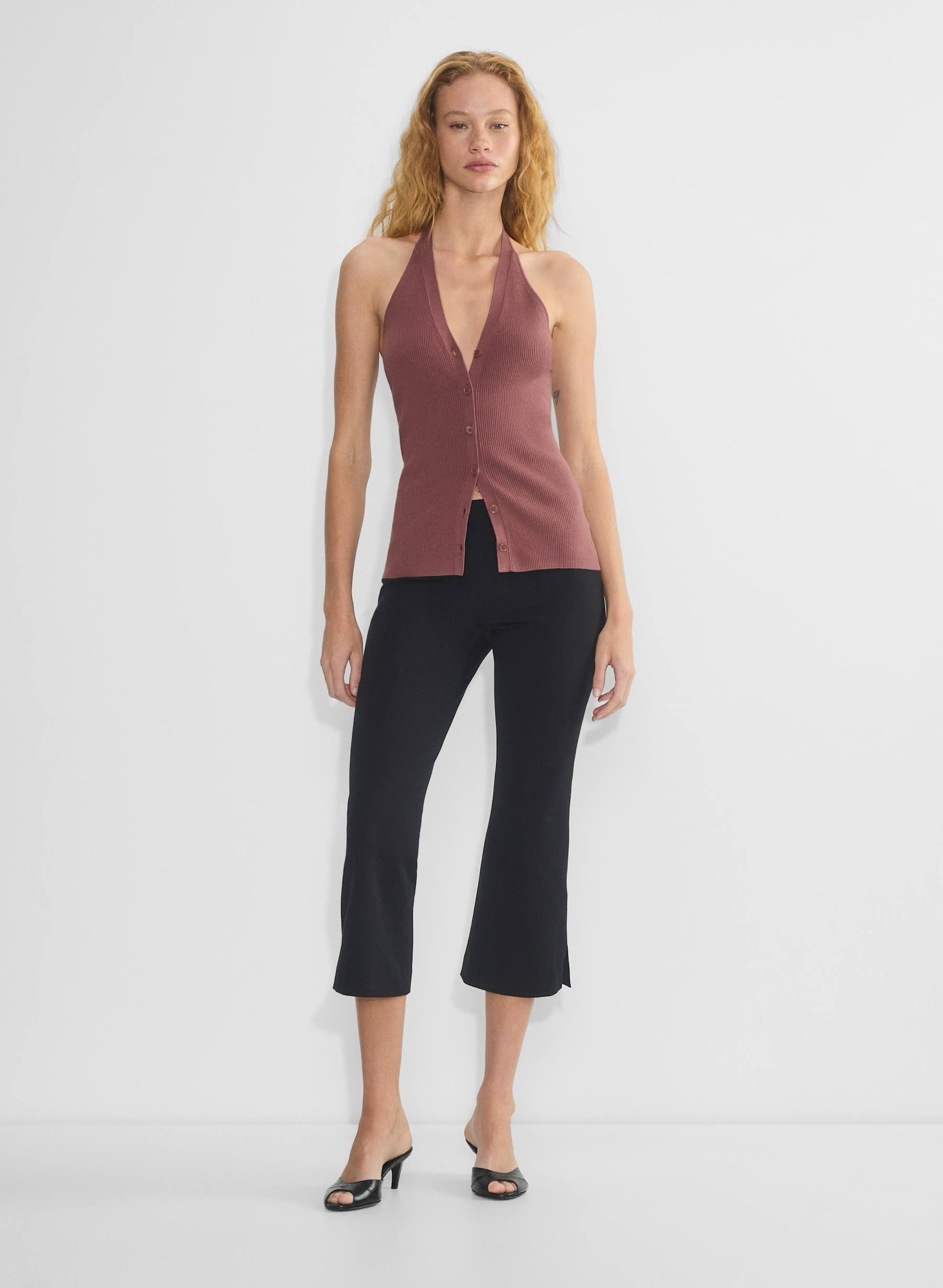 OEM ODM Made-to-Order Rust Ribbed Halter Neck Top and Black Cropped Flared Pants Set – Trendy Two-Piece Outfit for Wholesale & Custom Manufacturing
