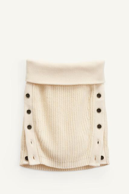 ODM Women's Knitted Sleeveless Top with Button Detail – Customizable Knitwear for Wholesale Retailers