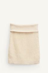 ODM Women's Knitted Sleeveless Top with Button Detail – Customizable Knitwear for Wholesale Retailers