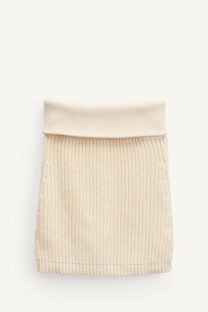 ODM Women's Knitted Sleeveless Top with Button Detail – Customizable Knitwear for Wholesale Retailers