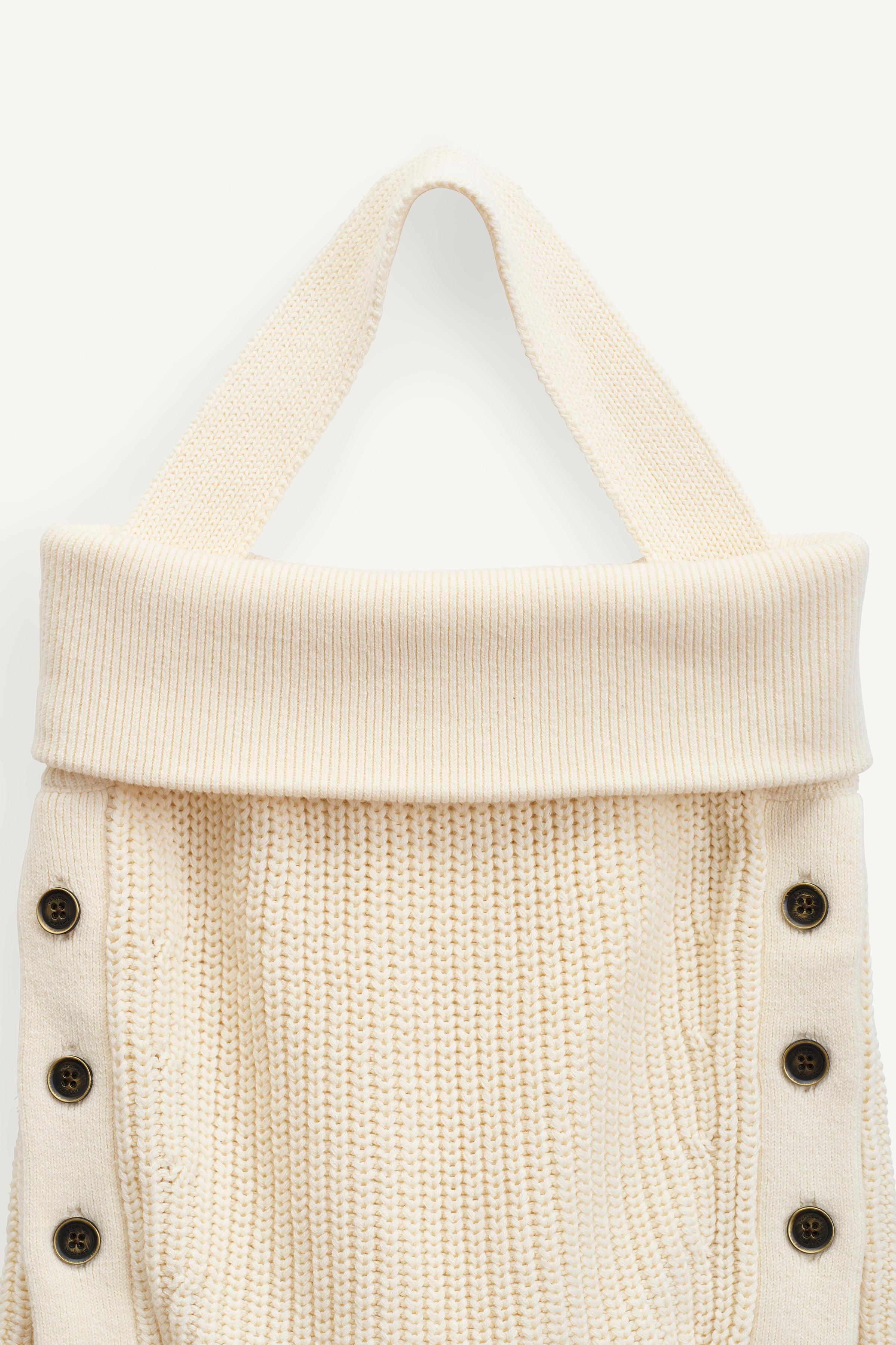 ODM Women's Knitted Sleeveless Top with Button Detail – Customizable Knitwear for Wholesale Retailers