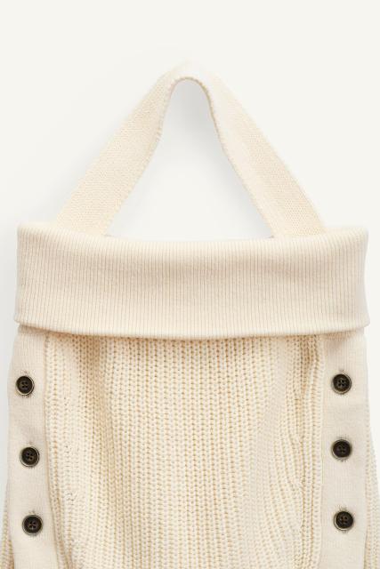 ODM Women's Knitted Sleeveless Top with Button Detail – Customizable Knitwear for Wholesale Retailers