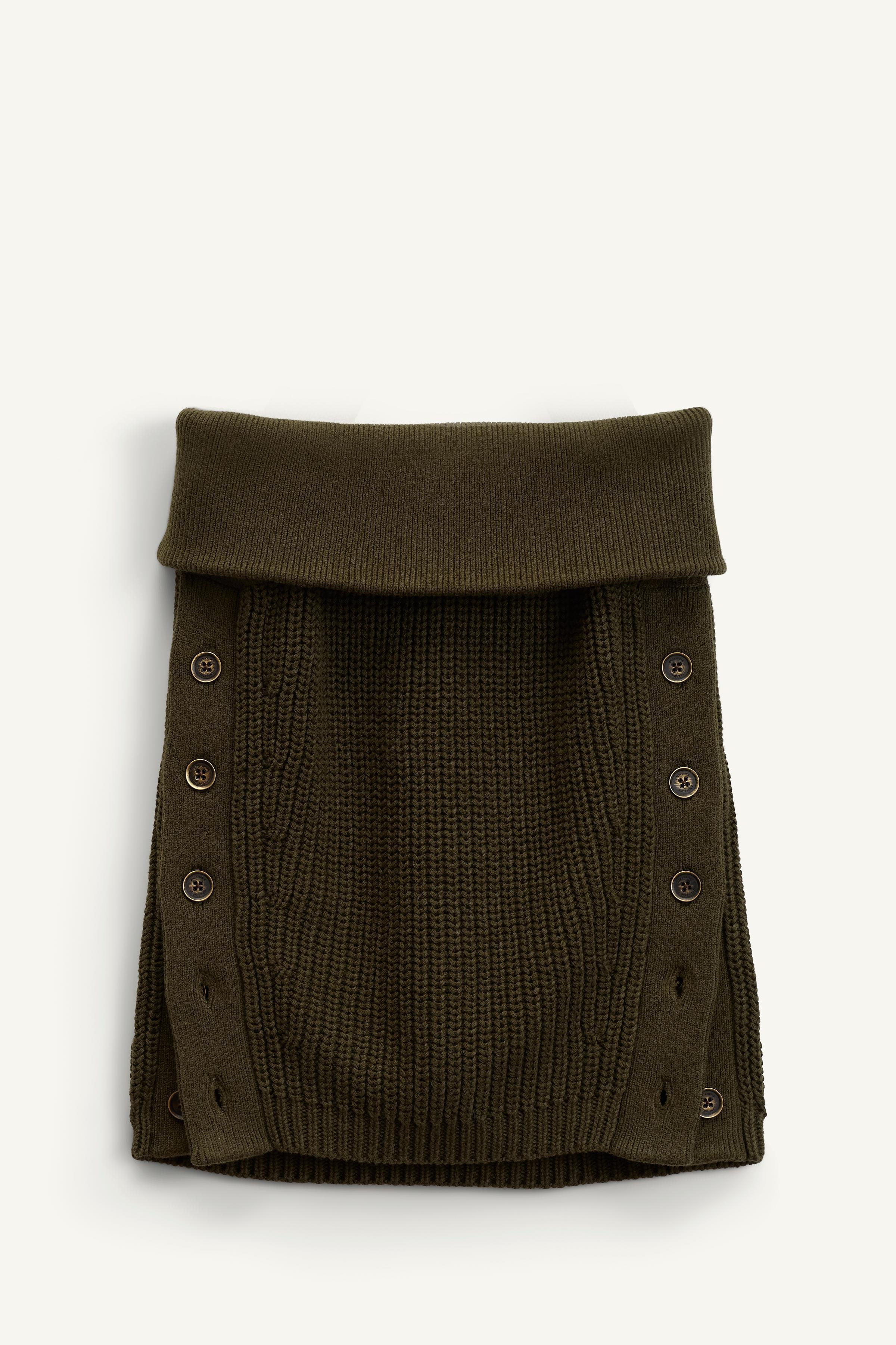 ODM Women's Knitted Sleeveless Top with Button Detail – Customizable Knitwear for Wholesale Retailers