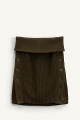 ODM Women's Knitted Sleeveless Top with Button Detail – Customizable Knitwear for Wholesale Retailers