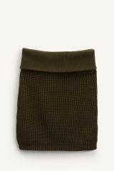 ODM Women's Knitted Sleeveless Top with Button Detail – Customizable Knitwear for Wholesale Retailers