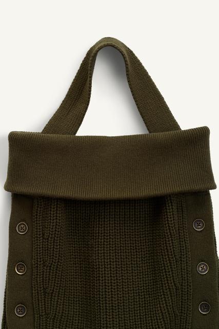 ODM Women's Knitted Sleeveless Top with Button Detail – Customizable Knitwear for Wholesale Retailers