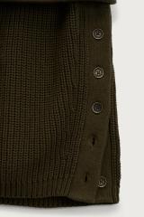 ODM Women's Knitted Sleeveless Top with Button Detail – Customizable Knitwear for Wholesale Retailers