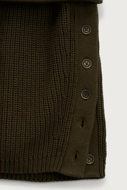 ODM Women's Knitted Sleeveless Top with Button Detail – Customizable Knitwear for Wholesale Retailers