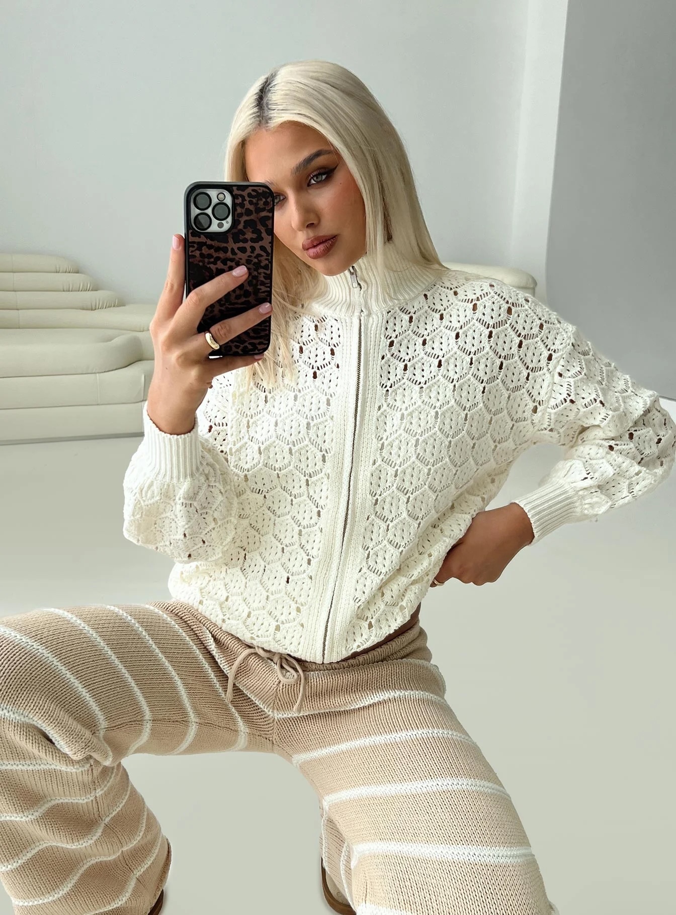 OEM/ODM Women's Crochet Knit Zip-Up Sweater – Customizable Knit Sweater for Wholesale Retailers