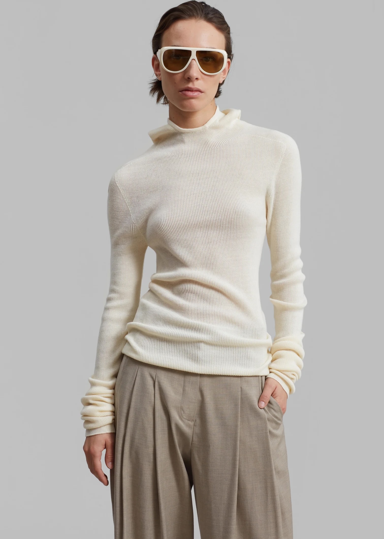 Custom Design White Ribbed Turtleneck Sweater with Thumb Holes