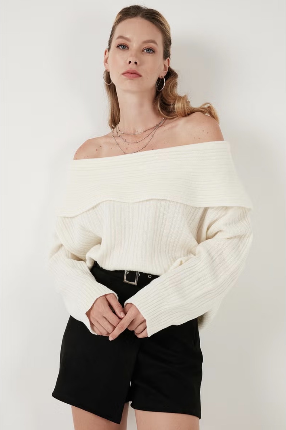 Tailor-made Off-Shoulder Ribbed Sweater in Cream White