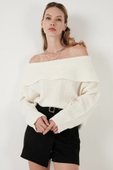 Tailor-made Off-Shoulder Ribbed Sweater in Cream White