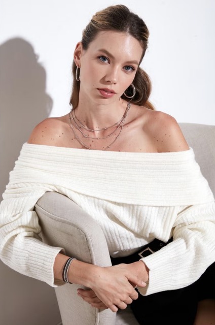 Tailor-made Off-Shoulder Ribbed Sweater in Cream White