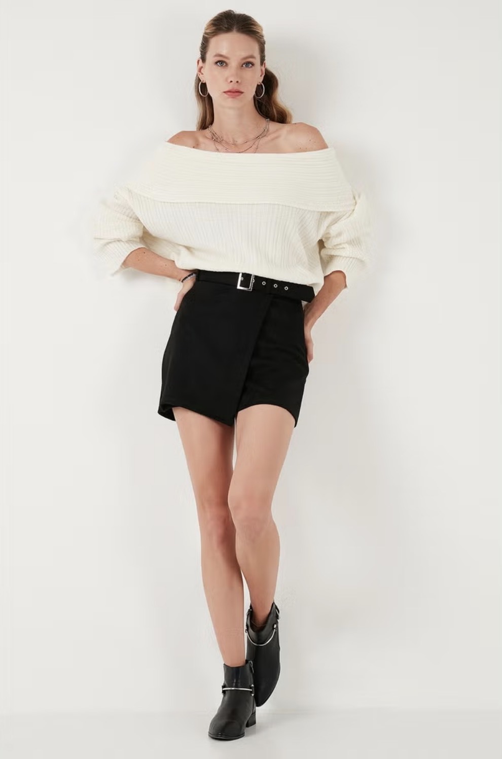 Tailor-made Off-Shoulder Ribbed Sweater in Cream White