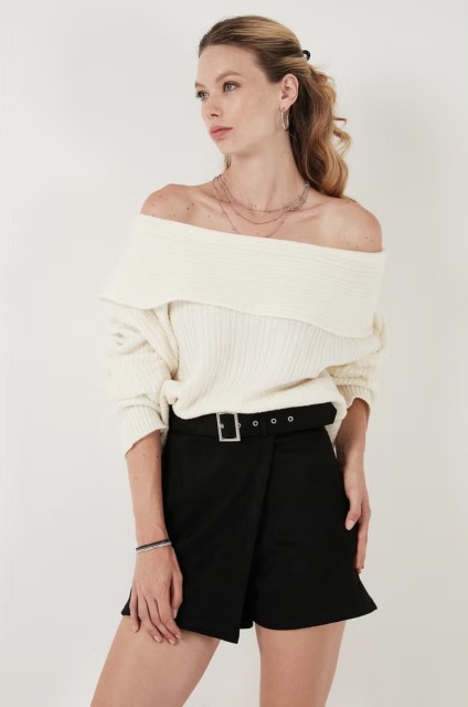 Tailor-made Off-Shoulder Ribbed Sweater in Cream White