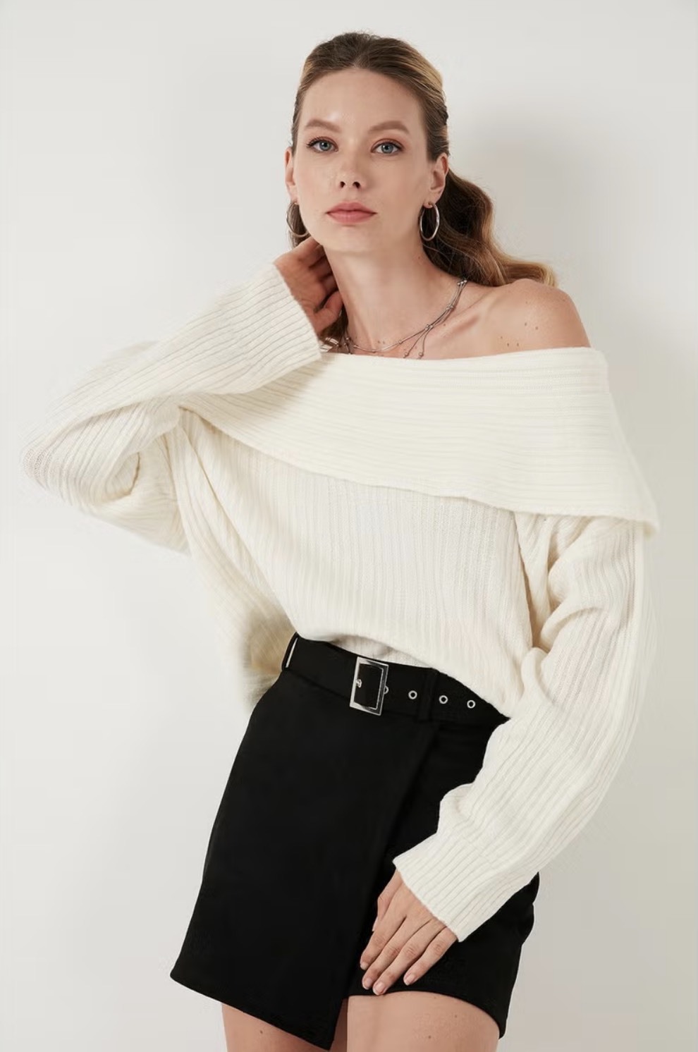Tailor-made Off-Shoulder Ribbed Sweater in Cream White