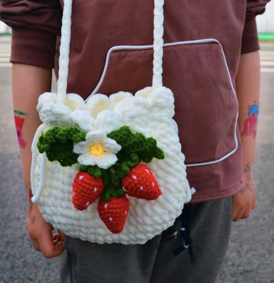 Handmade Crochet Strawberry Flower Shoulder Bag – White Chunky Yarn Purse
