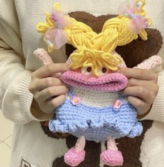 Handmade Crochet Girl Doll Bag – Kawaii Braided Doll Shoulder Bag with Pink Lips, Blonde Hair & Blue Dress