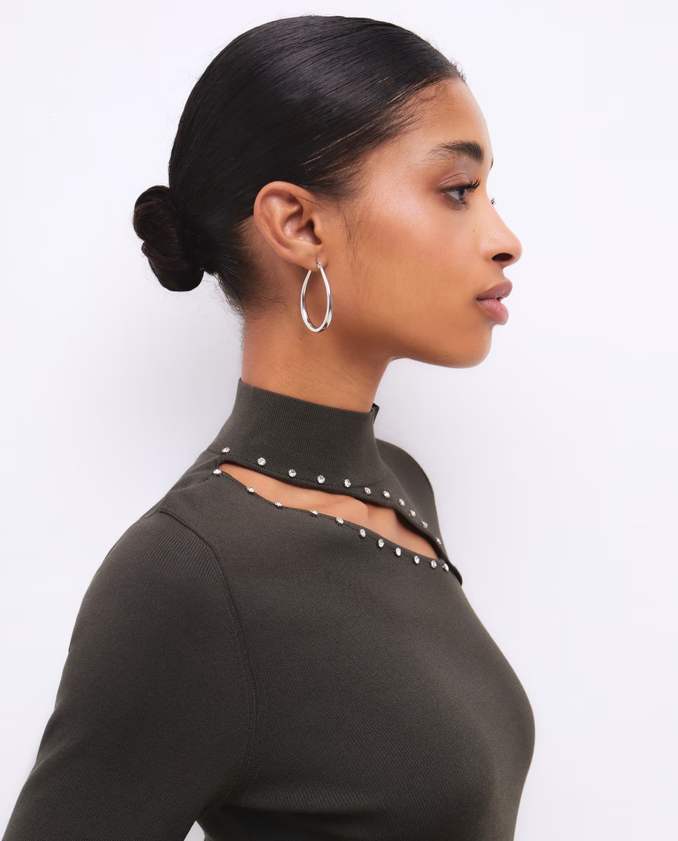 Customized Women's Elegant Pearl Detail Turtleneck Top