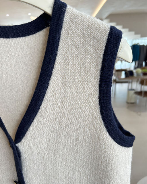 Personalized Elegant Two-Tone Knit Vest with Button Detail
