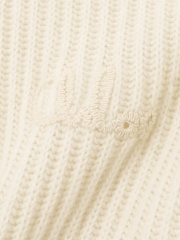 OEM ODM Classic Ribbed Turtleneck Sweater with Red Stripe Detail