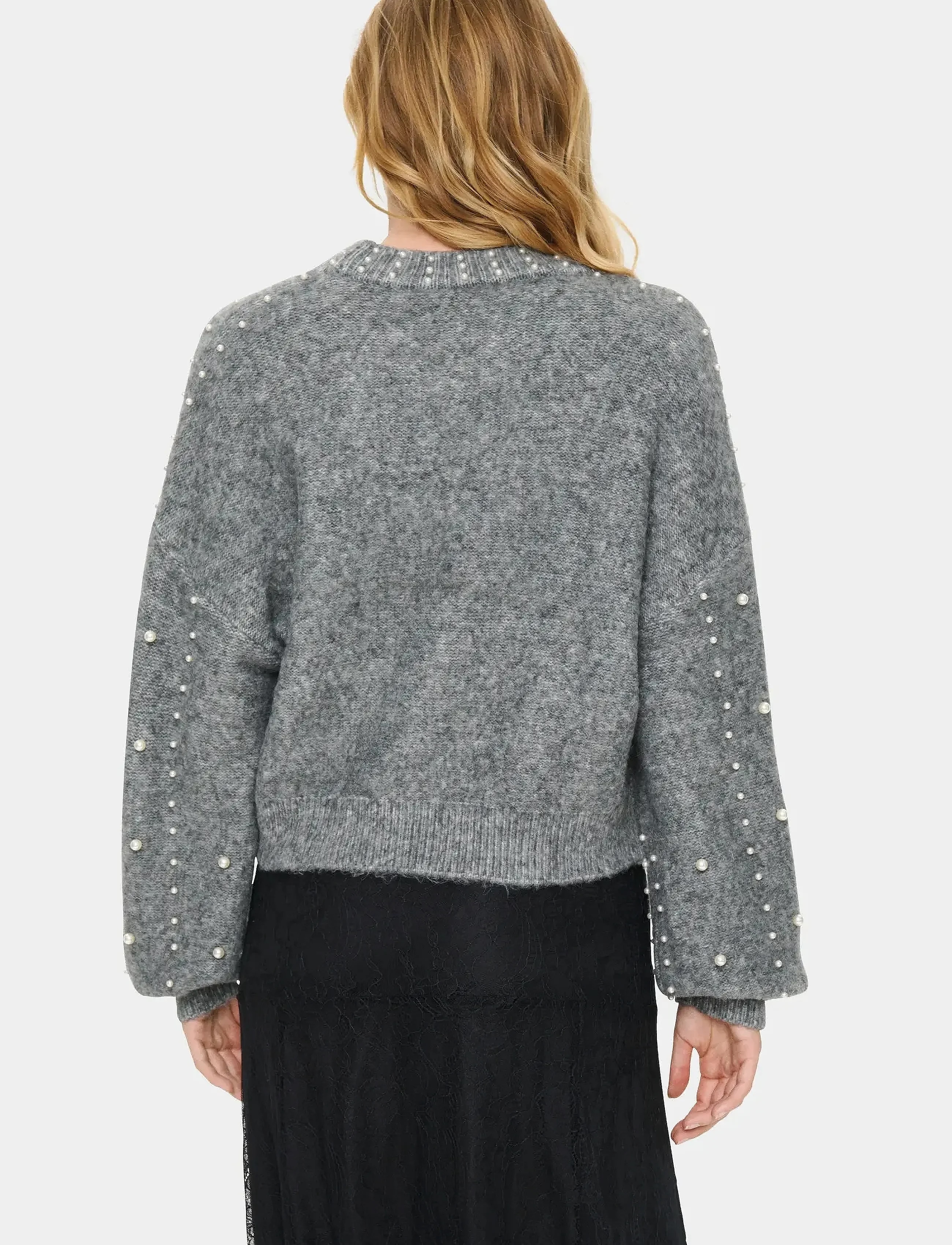 Made-to-order Women’s Grey Pearl-Embellished Sweater – Cozy Knit Pullover with Decorative Pearls