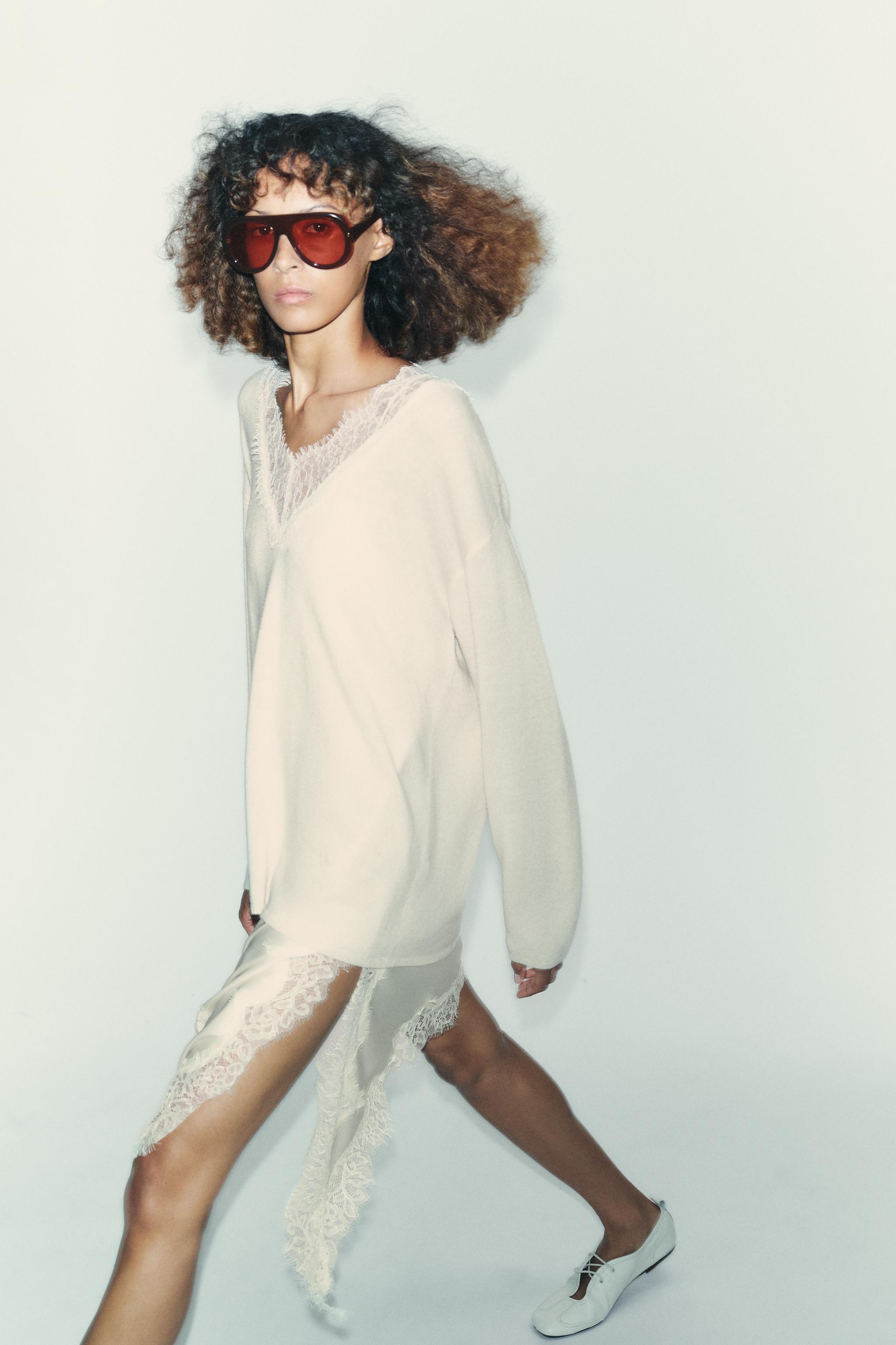 Customized Women’s Oversized V-Neck Sweater with Lace Trim – Cream Knit
