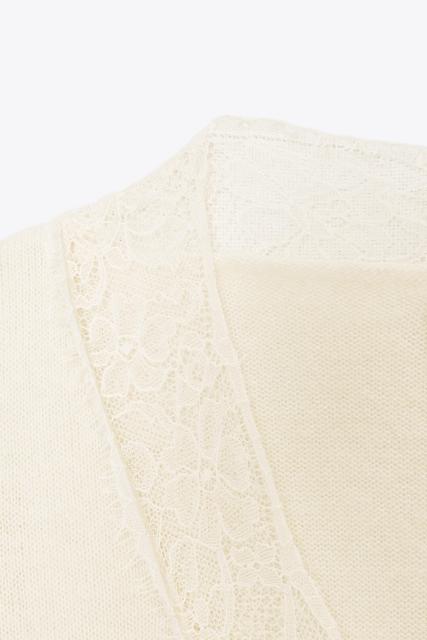 Customized Women’s Oversized V-Neck Sweater with Lace Trim – Cream Knit