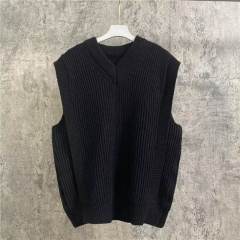 OEM ODM Men’s Beige Knitted Sleeveless Sweater Vest – V-Neck Casual Pullover