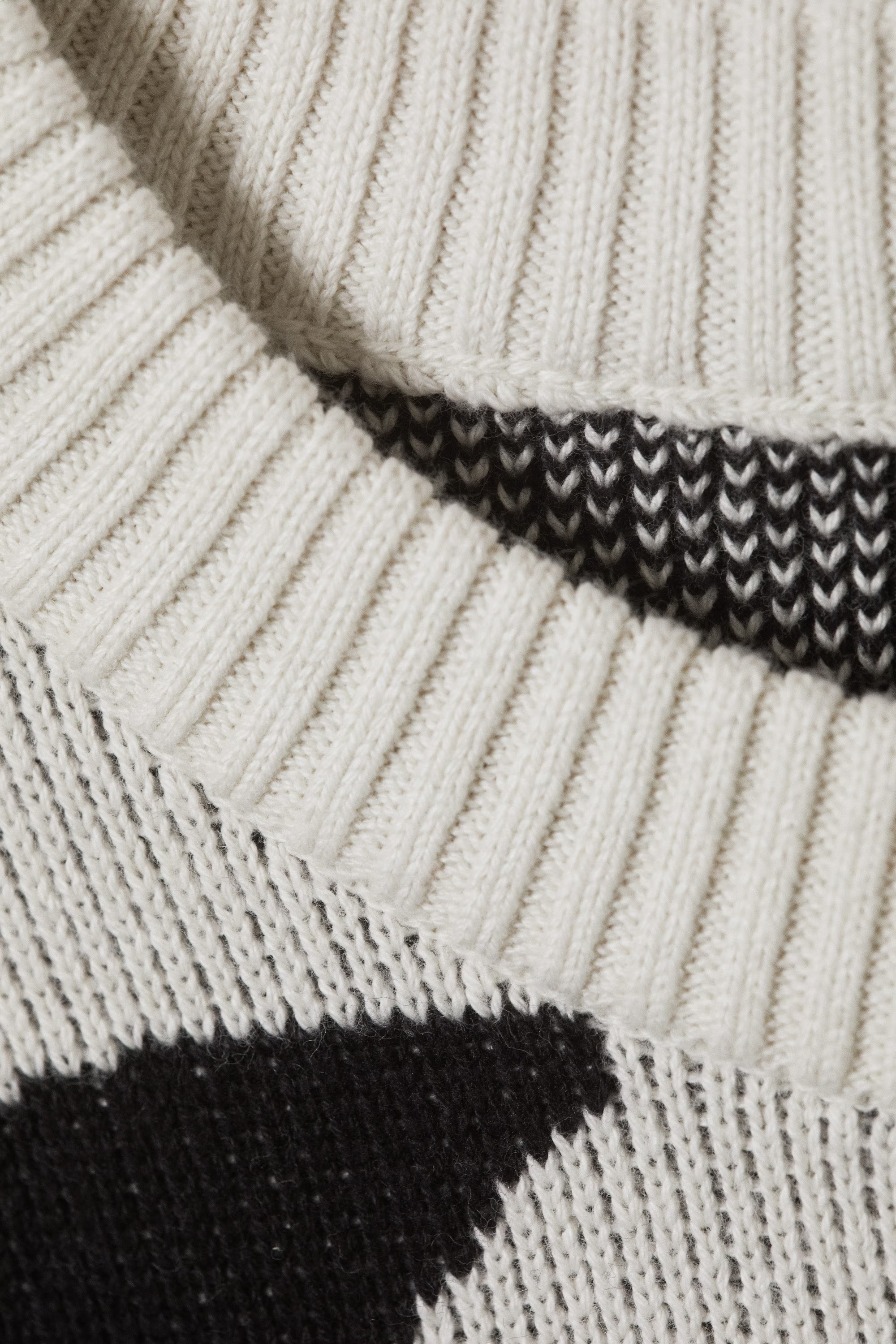 Factory Direct Black and White Geometric Pattern Sweater