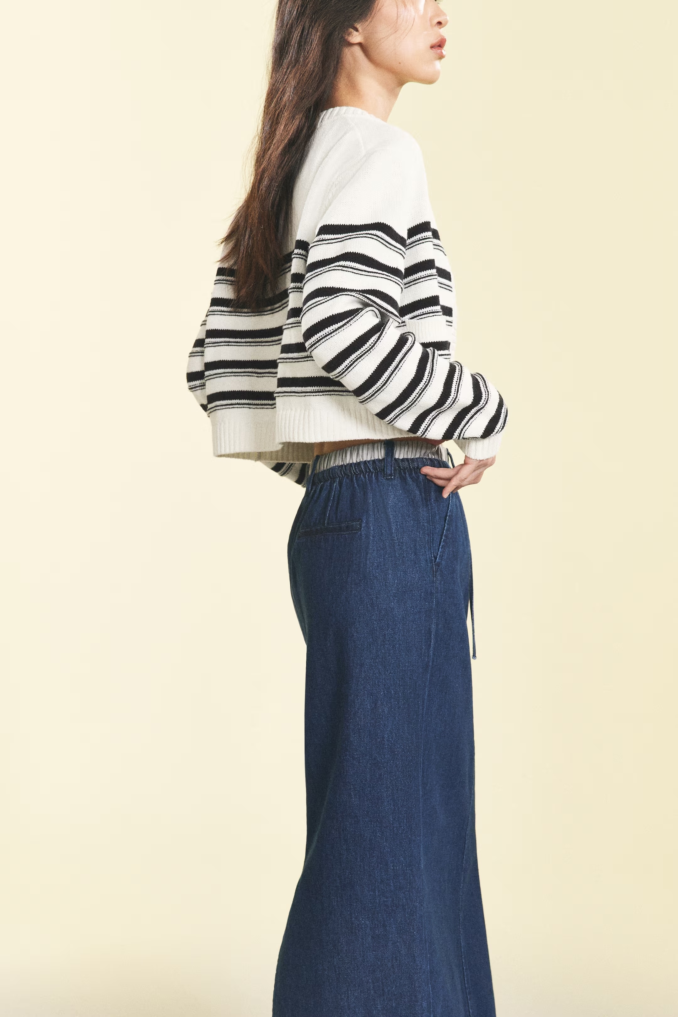 Factory Direct Women’s Black and White Striped Cropped Cardigan