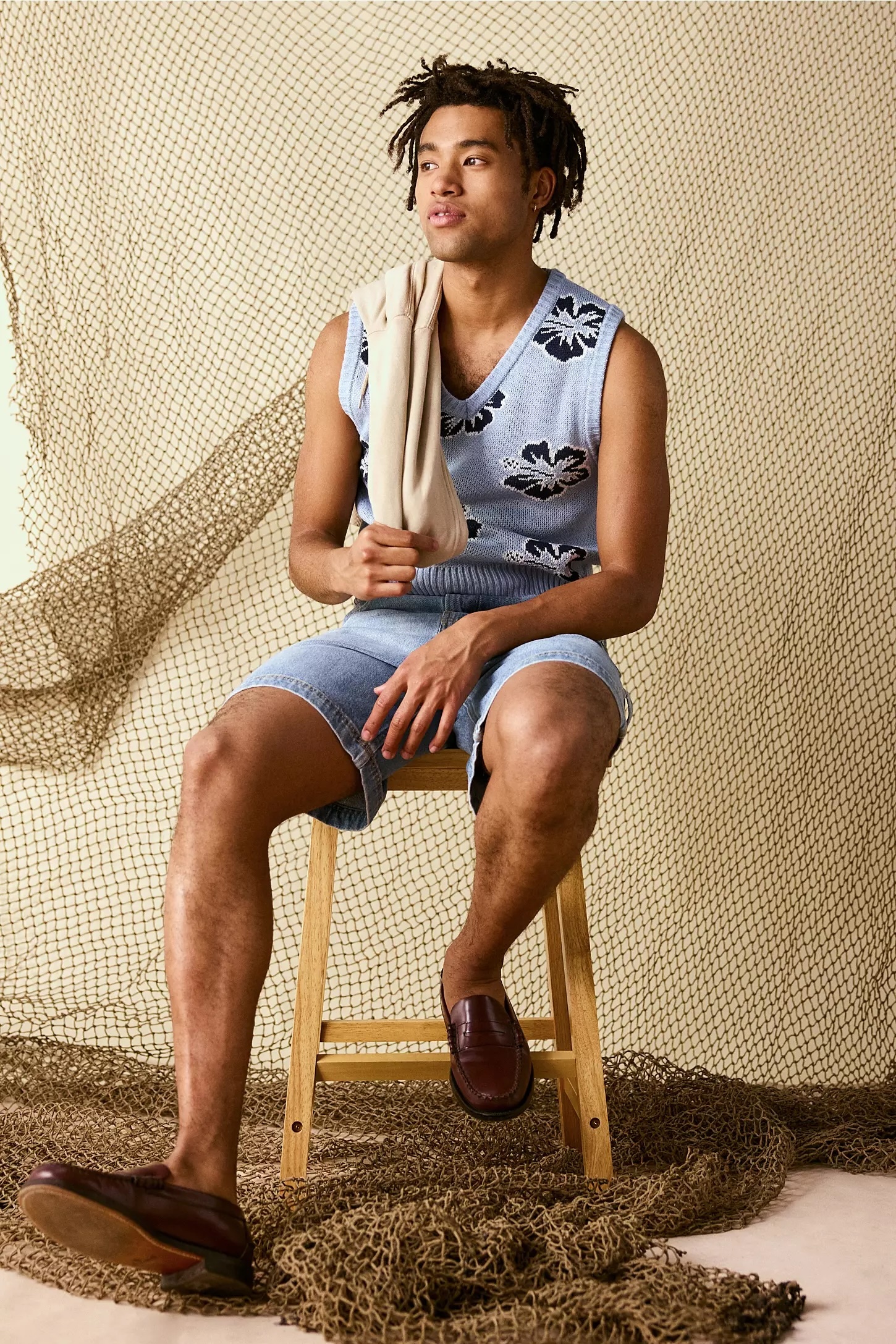 Personalized Hibiscus Knit V-Neck Vest - Sky Blue