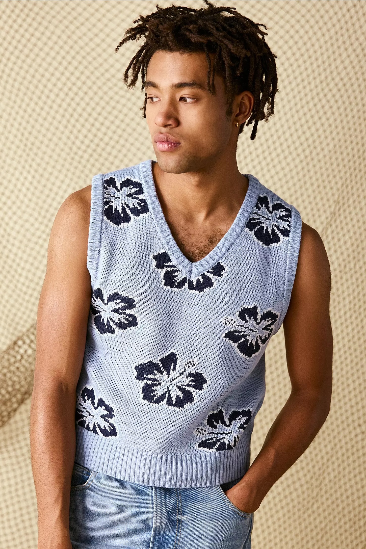 Personalized Hibiscus Knit V-Neck Vest - Sky Blue