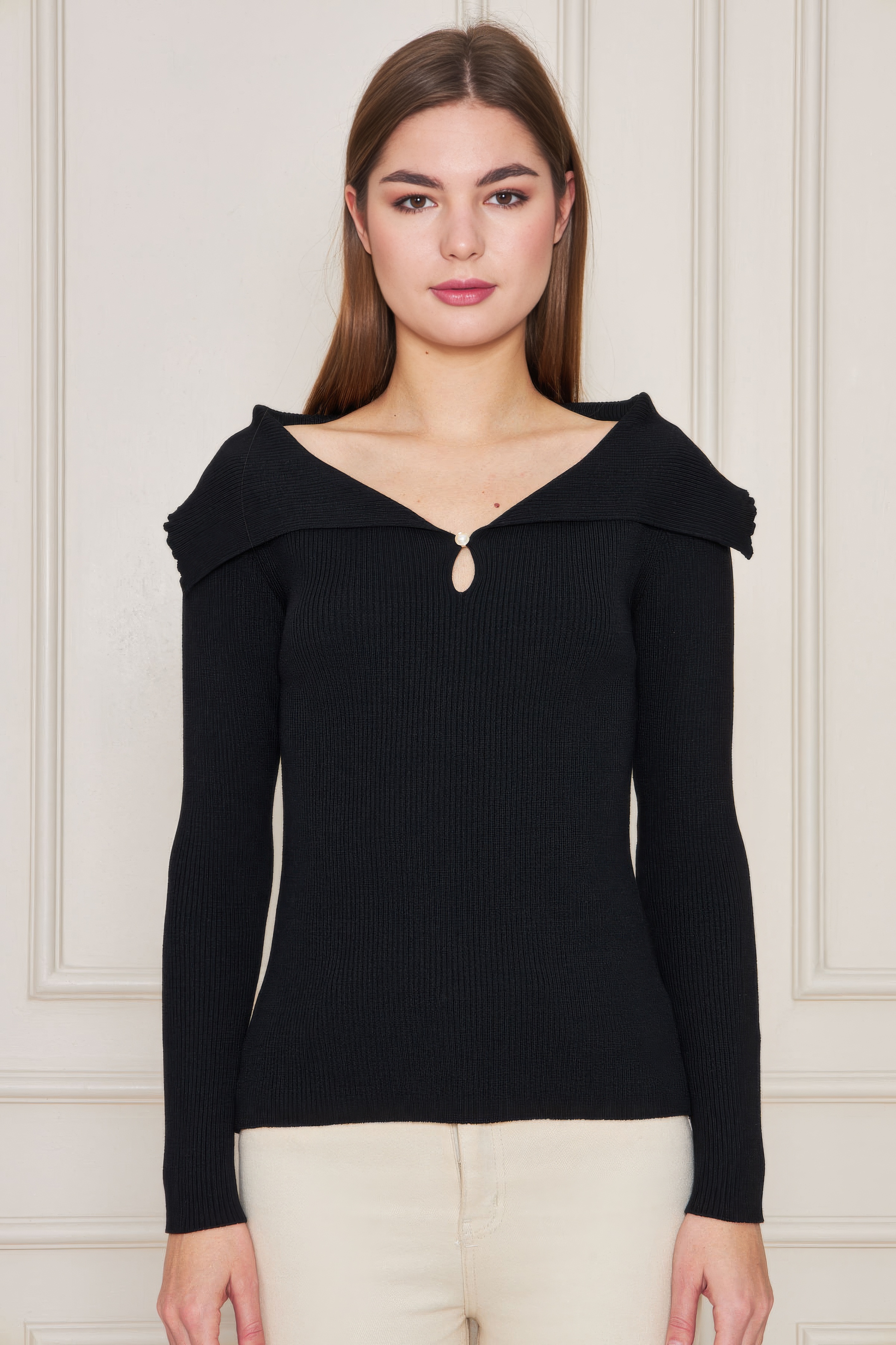 OEM ODM Women’s Black Long Sleeve Knit Top with V-Neck Detail