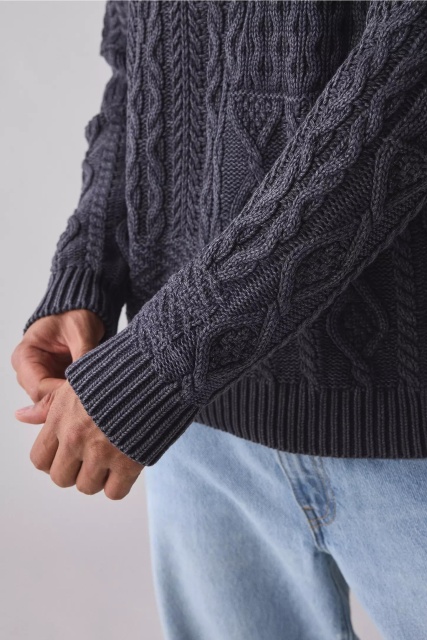 Made-to-order Men’s Textured Cable Knit Crewneck Sweater – Charcoal Black