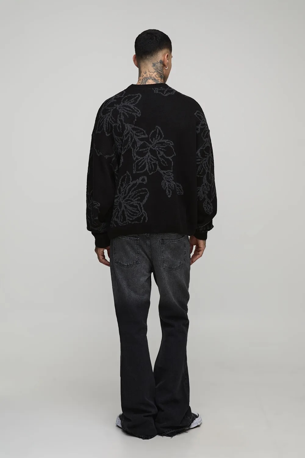 Made-to-order Men’s Floral Jacquard Knit Sweater – Black & Charcoal