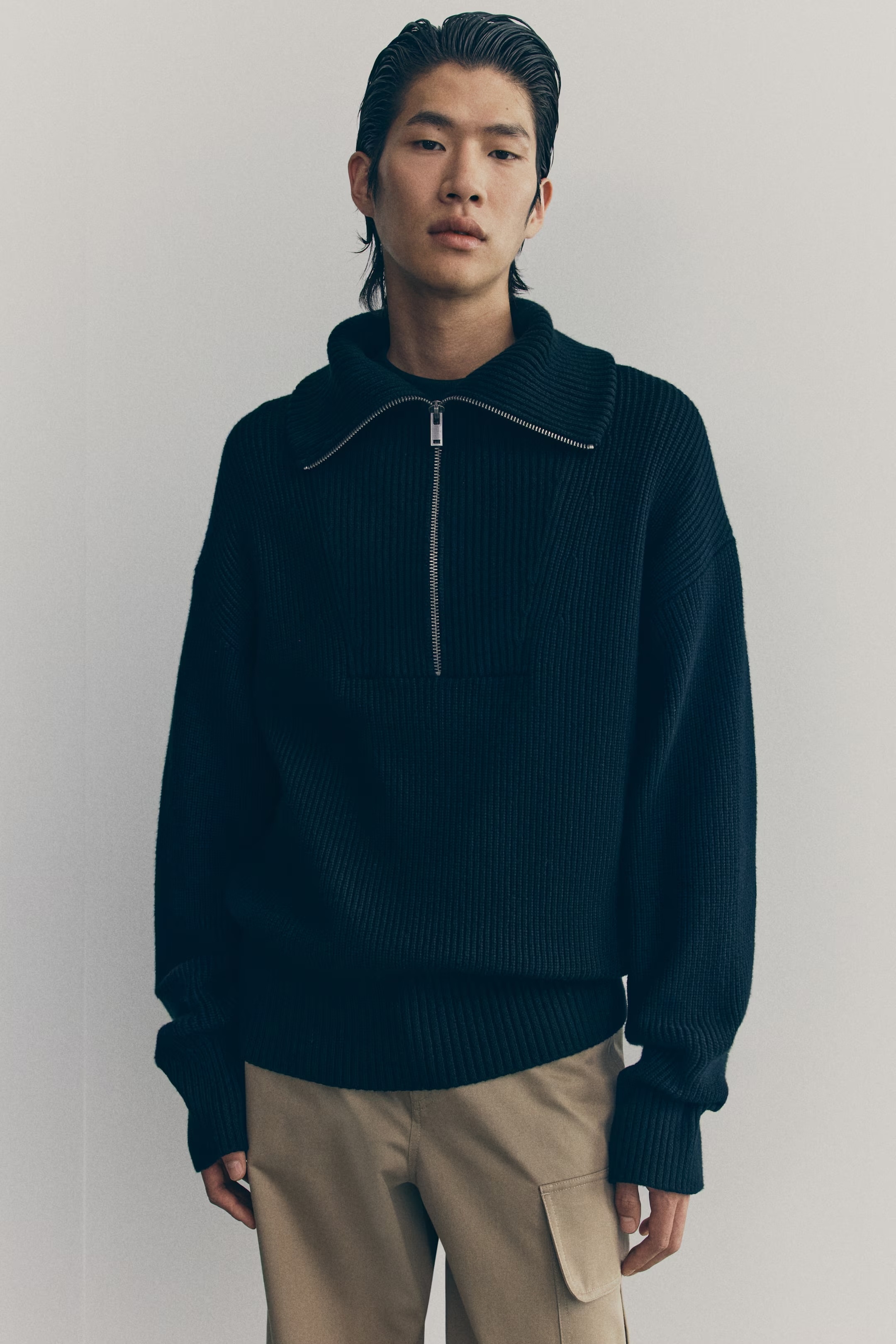 OEM ODM Stylish Ribbed Zip-Up Sweater for Men – Modern & Comfortable