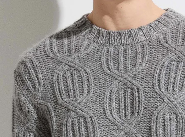Personalized Gray Cable-Knit Wool Sweater – Classic Textured Crewneck Pullover