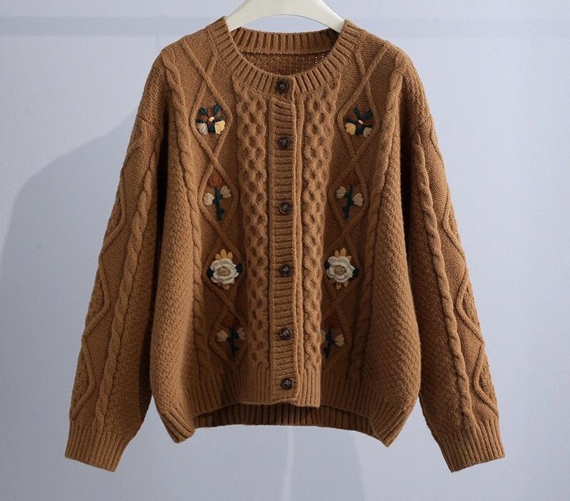 Wholesale Women’s Brown Cable Knit Cardigan with Floral Embroidery – Vintage-Inspired Button-Up Sweate