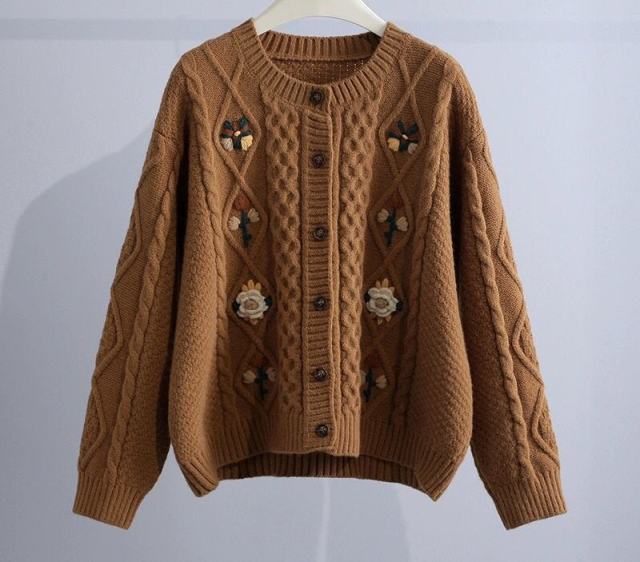 Wholesale Women’s Brown Cable Knit Cardigan with Floral Embroidery – Vintage-Inspired Button-Up Sweate