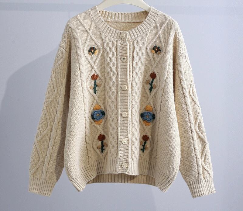 Wholesale Women’s Brown Cable Knit Cardigan with Floral Embroidery – Vintage-Inspired Button-Up Sweate