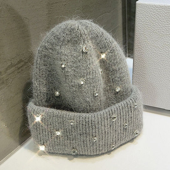 Wholesale Women’s Pearl-Embellished Knit Beanie – Soft Gray Winter Hat with Rhinestones