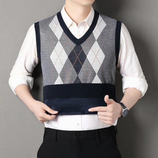 OEM ODM Men's Argyle Pattern V-Neck Sleeveless Sweater