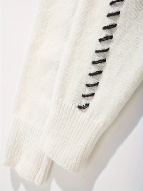 OEM ODM Women's White V-Neck Cardigan with Black Stitch Detail