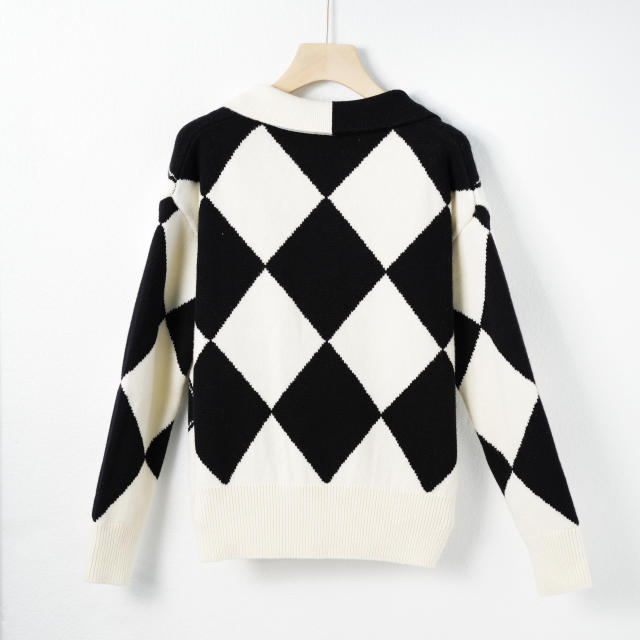 Wholesale Black and White Argyle Pattern Sweater with Polo Collar – Chic Knit Pullover
