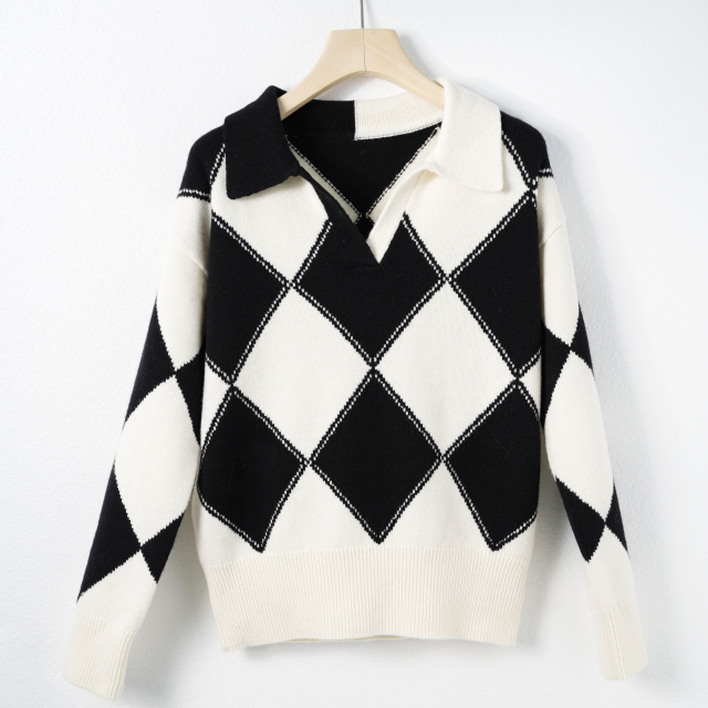 Wholesale Black and White Argyle Pattern Sweater with Polo Collar – Chic Knit Pullover
