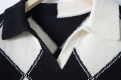 Wholesale Black and White Argyle Pattern Sweater with Polo Collar – Chic Knit Pullover