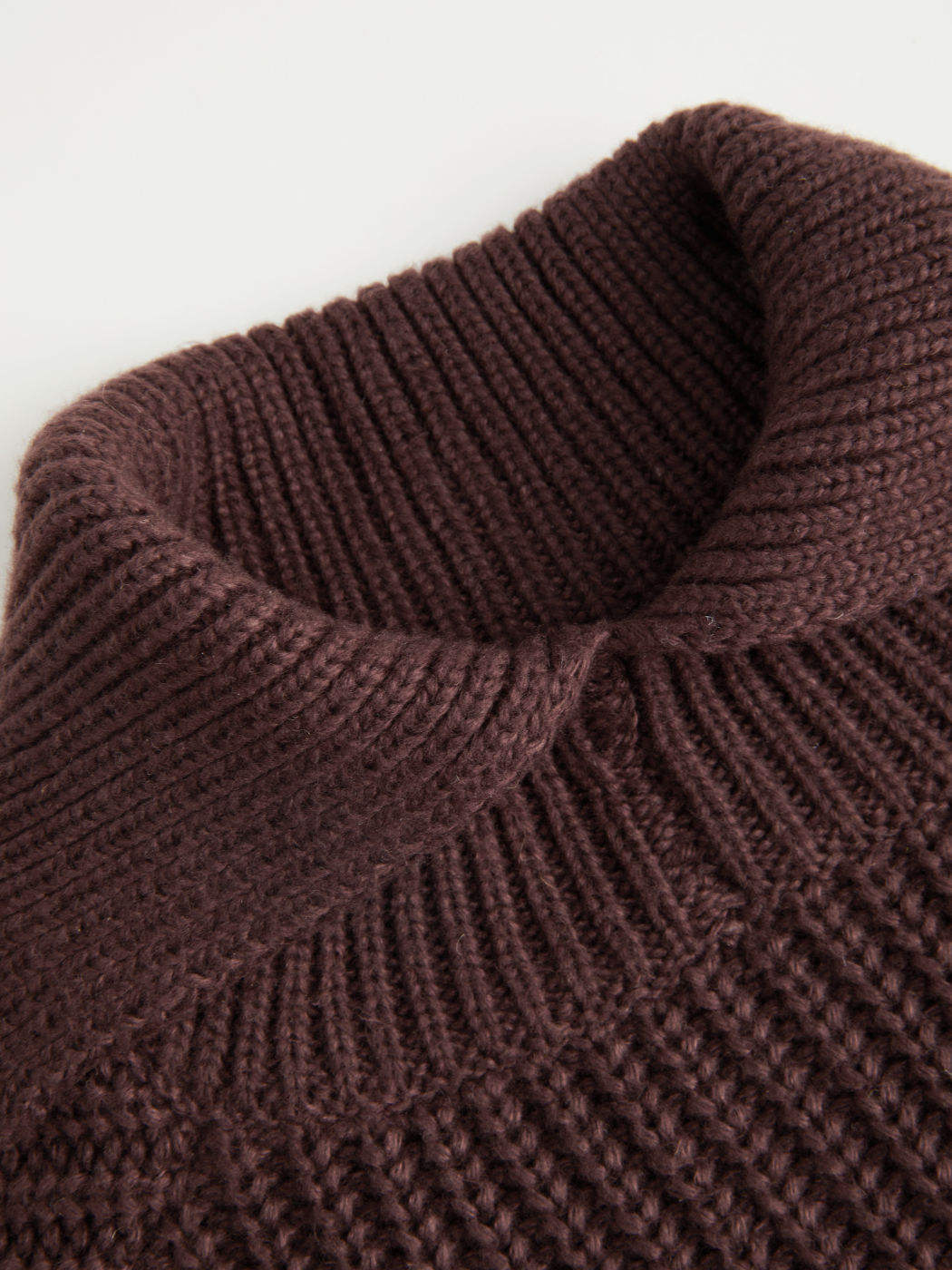 Wholesale Women’s Chunky Ribbed Knit Collared Sweater
